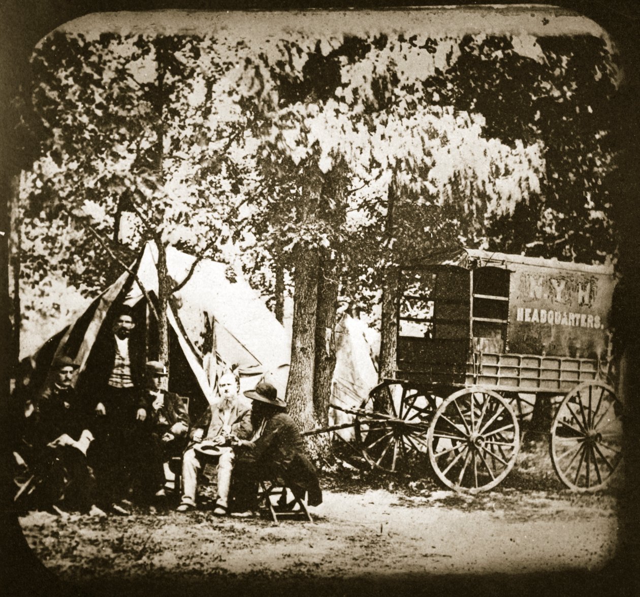 Sede do New York Herald no campo em Culpeper Court House, 1863 de Mathew B. Brady