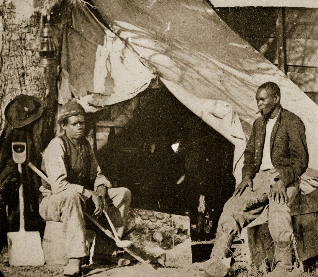 John Henry e Reuben em lazer, 1861-65 de Mathew B. Brady