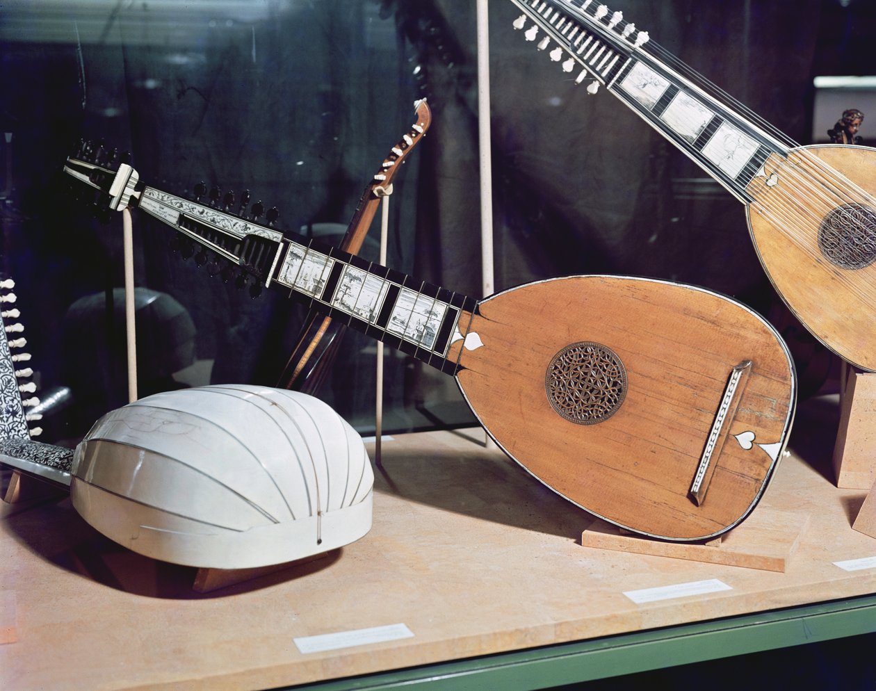 Theorbo, 1637 de Matteo Sallas