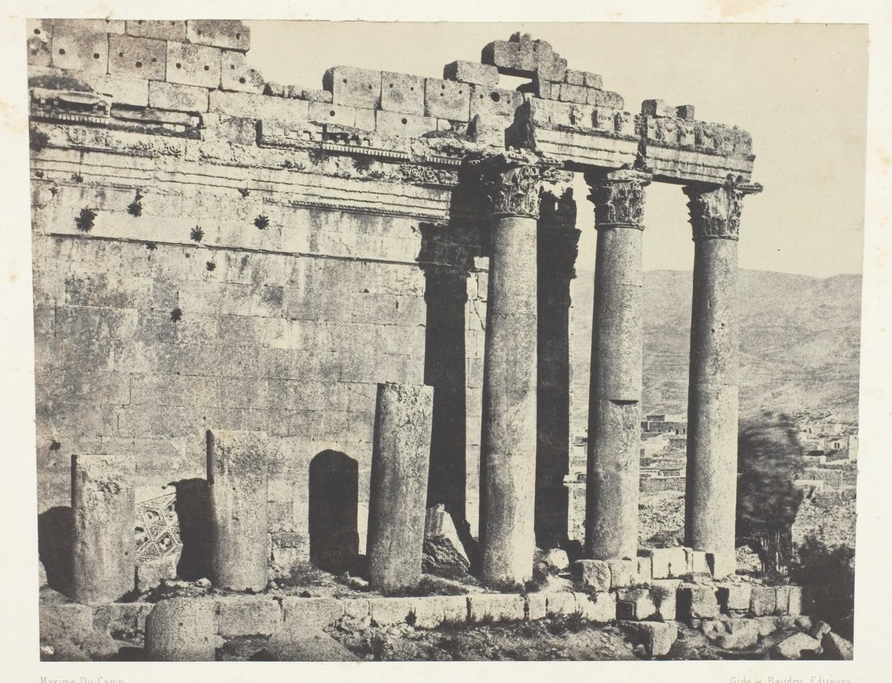 Baalbeck (Heliópolis), Templo de Júpiter, fachada ocidental; Síria de Maxime Du Camp
