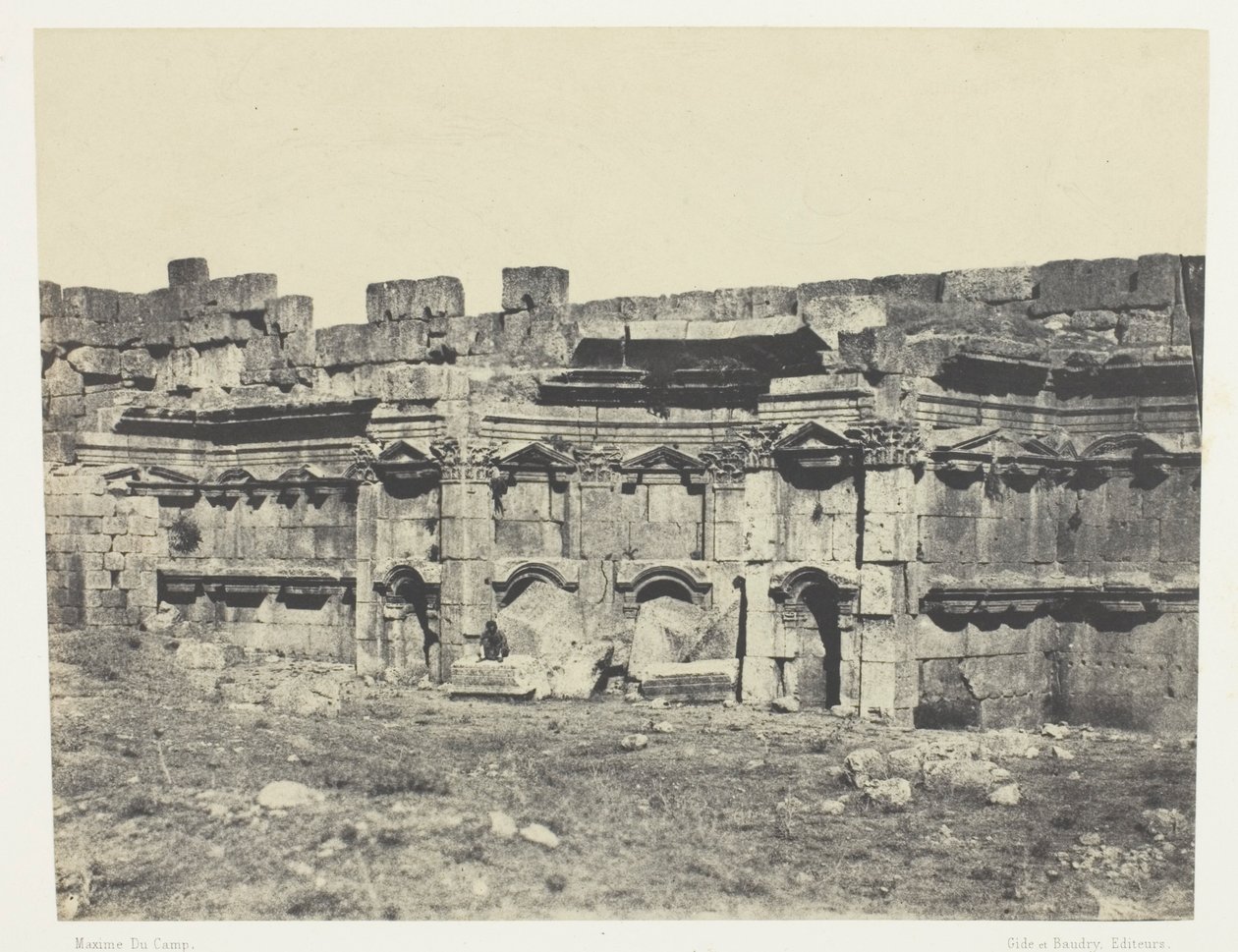 Baalbeck, interior do recinto dos templos do Sol e de Júpiter; Síria de Maxime Du Camp