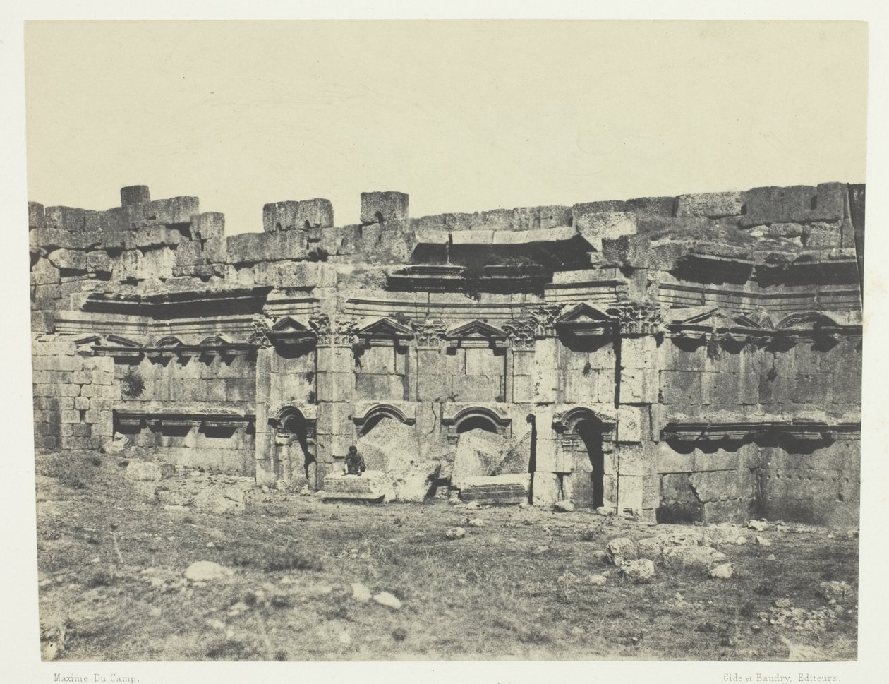 Baalbeck, interior do recinto dos templos do Sol e de Júpiter; Síria de Maxime Du Camp
