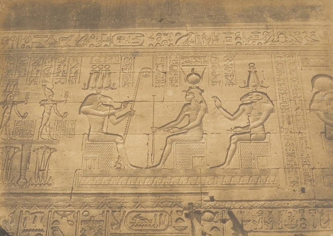 Bas-relevos da fachada do Templo de Denderah Tentyris, 1849-50. de Maxime Du Camp