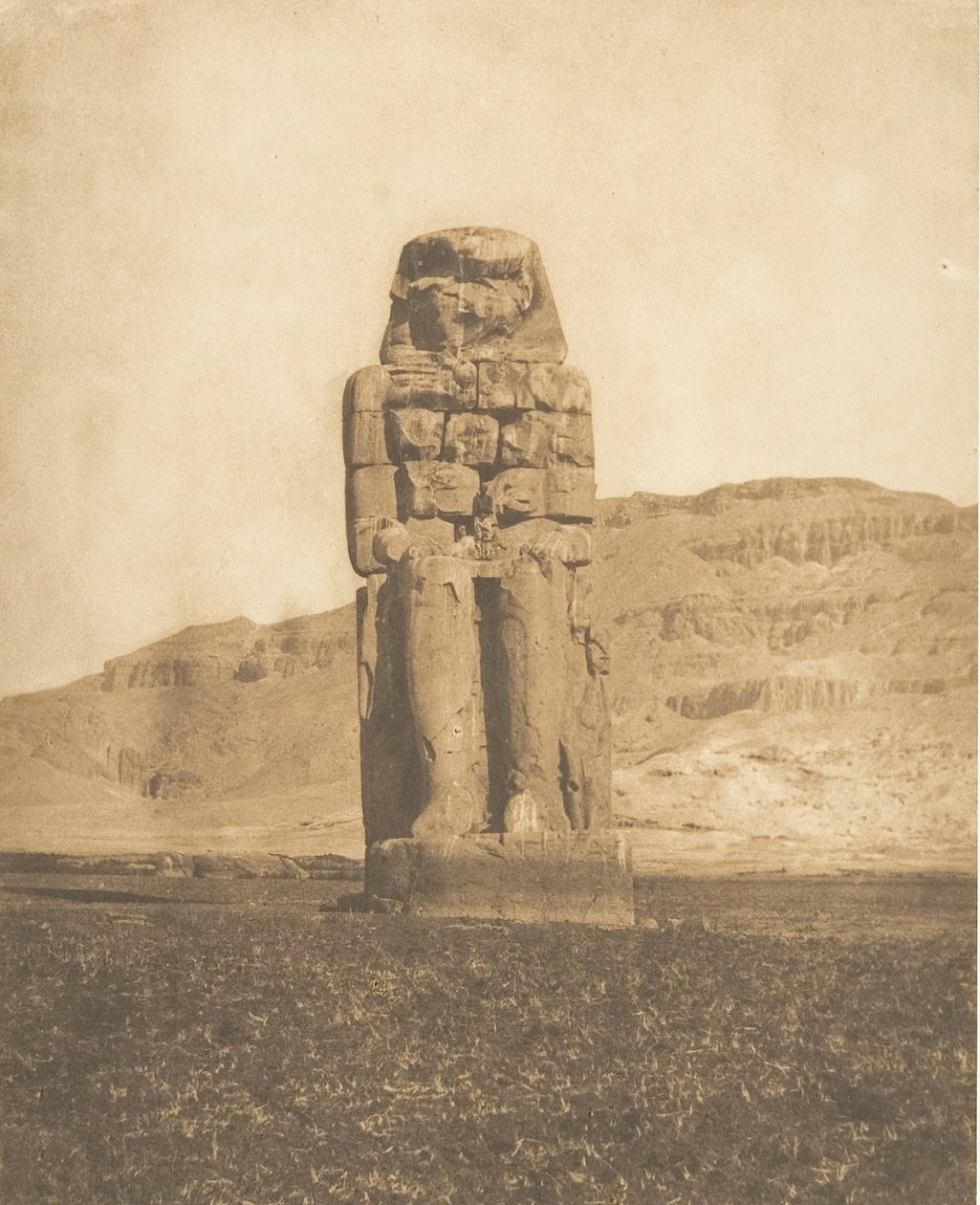 Colosso Restaurado de Amenophis III, Estátua Vocal de Tebas ou Colosso de Memnon, 1849-50. de Maxime Du Camp