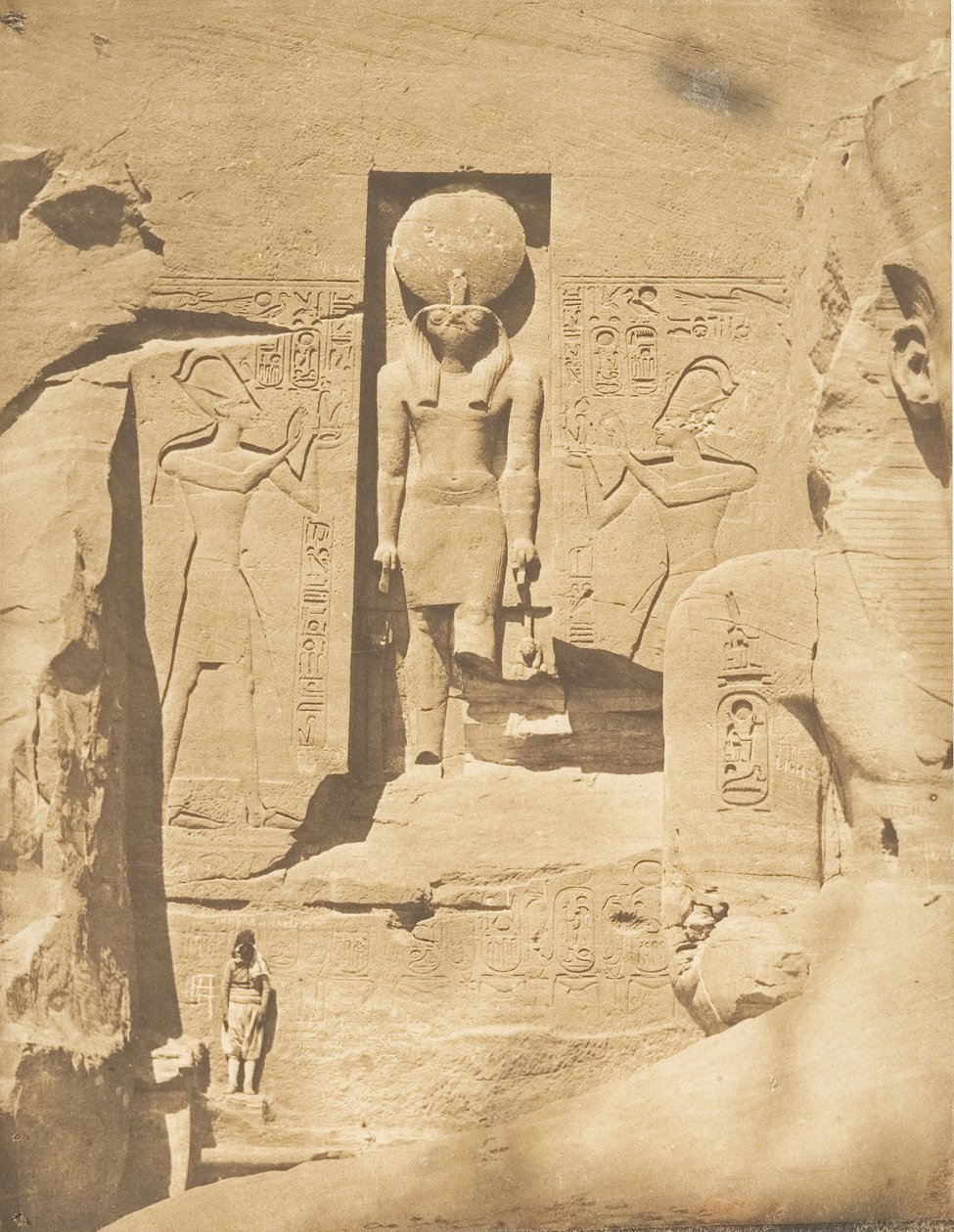 Decoração da entrada do grande Spéos de Abousembil O Deus Phre recebendo as oferendas, março de 1850. de Maxime Du Camp