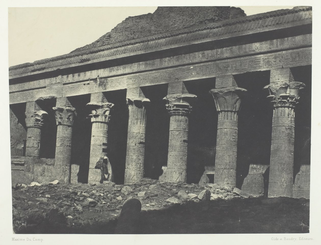 Grande Templo de Ísis em Philoe, Galeria Oriental, Núbia, 184951, impresso em 1852. de Maxime Du Camp