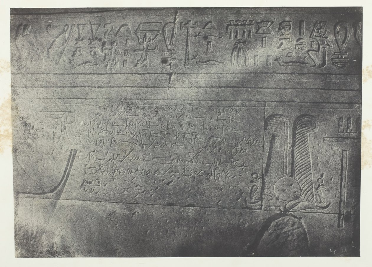 Grande Templo de Ísis em Philoe, inscrição demótica, Núbia, 184951, impresso em 1852. de Maxime Du Camp