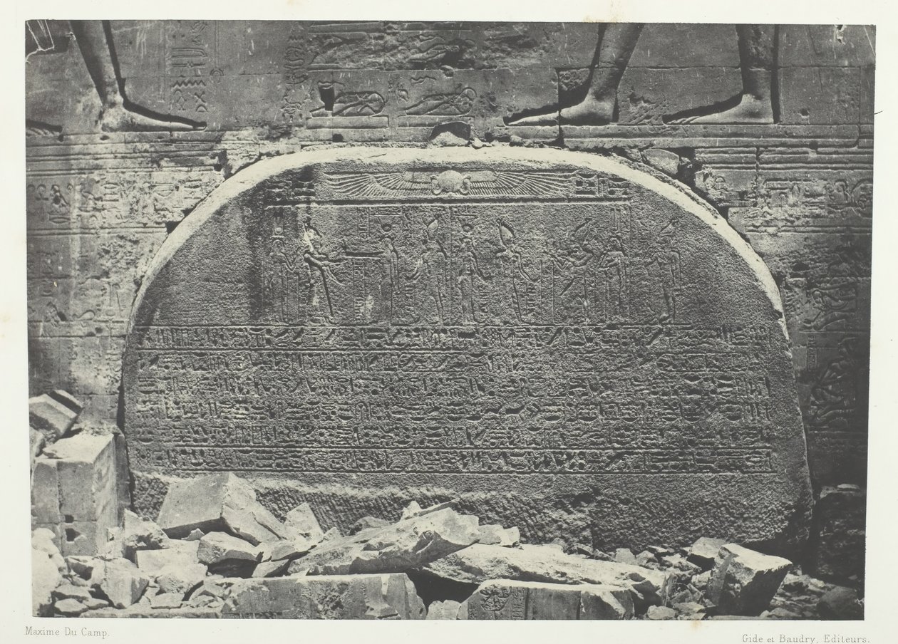 Grande Templo de Ísis em Philoe, Proscynema Act of Adoration, Núbia, 184951, impresso em 1852. de Maxime Du Camp