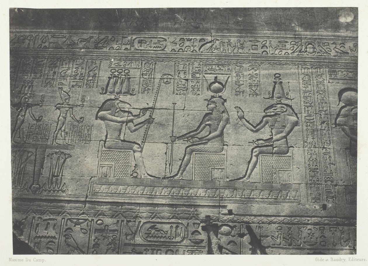 Grande Templo de Denderah Teutyres, Esculturas da Fachada Posterior, Alto Egito, 184951. de Maxime Du Camp