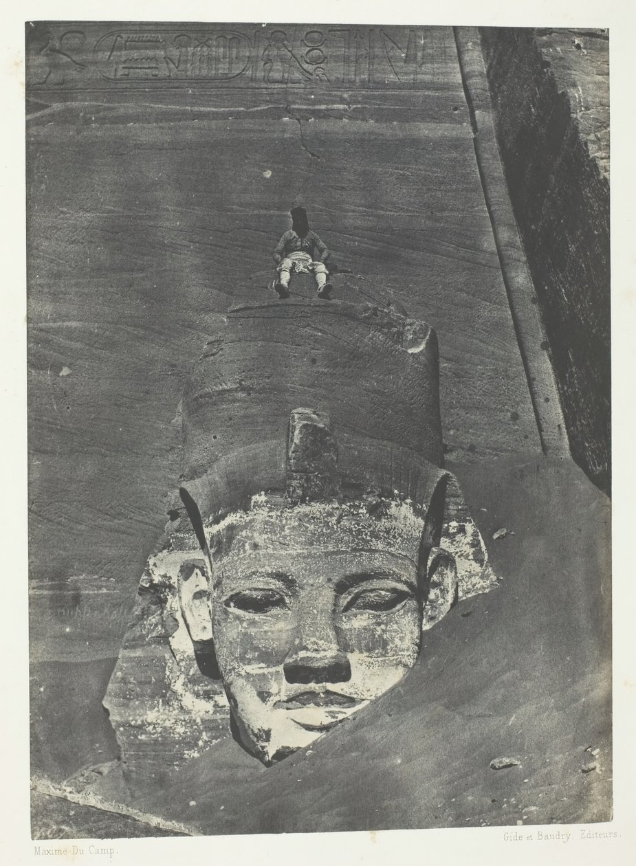 Ibsamboul, Western Colossus Of The Spéos De Phrè, Nubia, 184951, impresso em 1852. de Maxime Du Camp