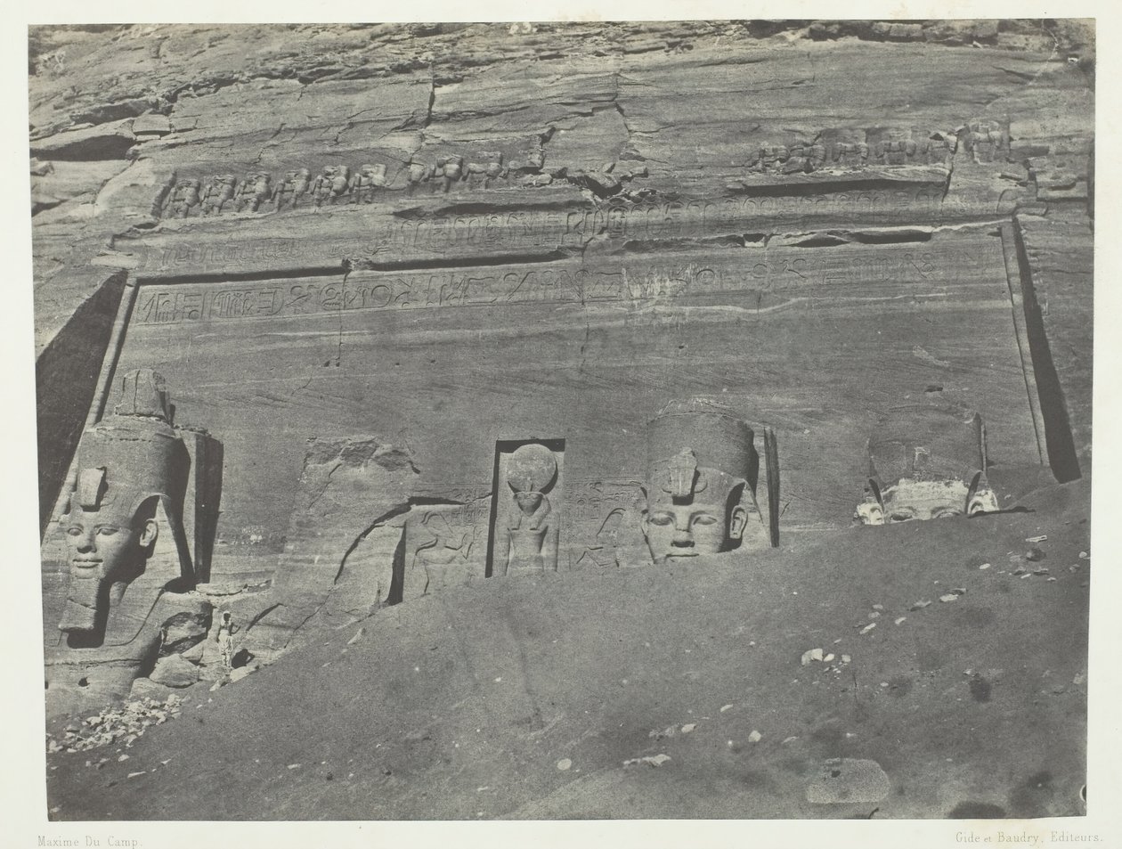 Ibsamboul, Vista Geral dos Grandes Spéos de Phrè, Núbia, 184951, impresso em 1852. de Maxime Du Camp