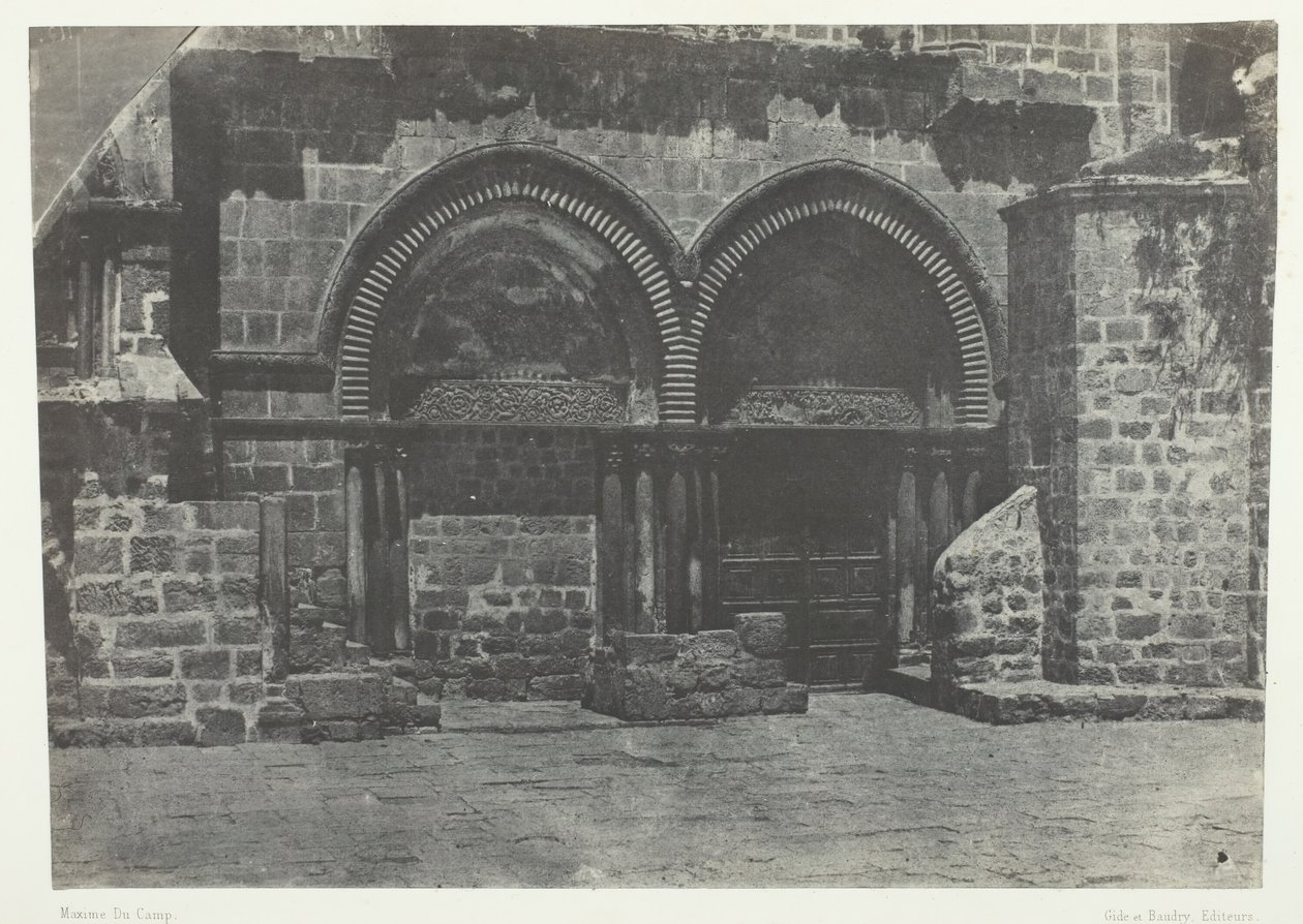 Jerusalém, arcadas inferiores da Igreja do Santo Sepulcro, Palestina, 184951, impresso em 1852. de Maxime Du Camp
