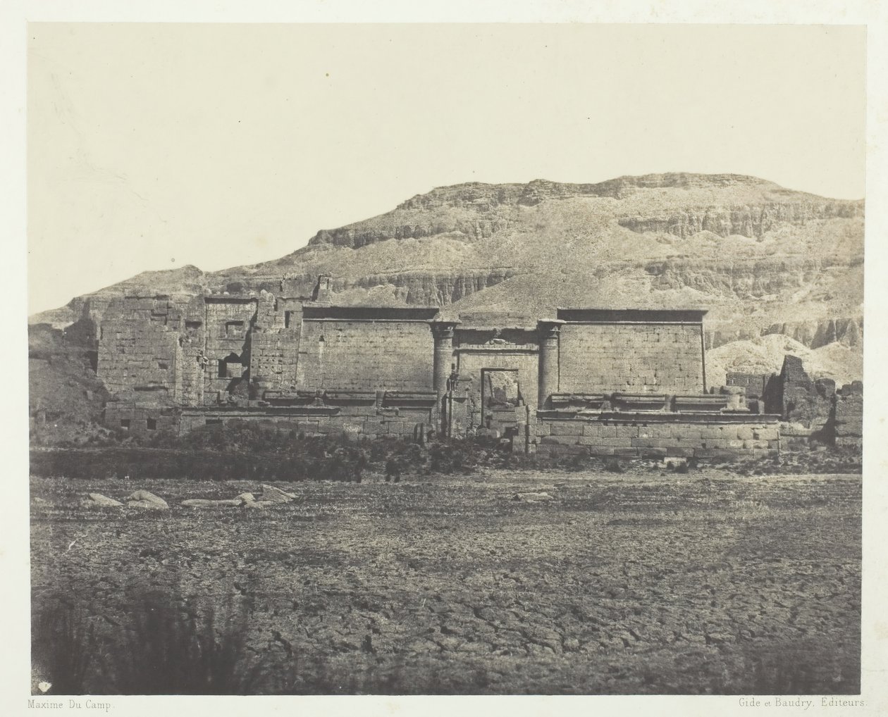 Medinet-Habou, General View of the Rines, Thebes, 184951, impresso em 1852. de Maxime Du Camp