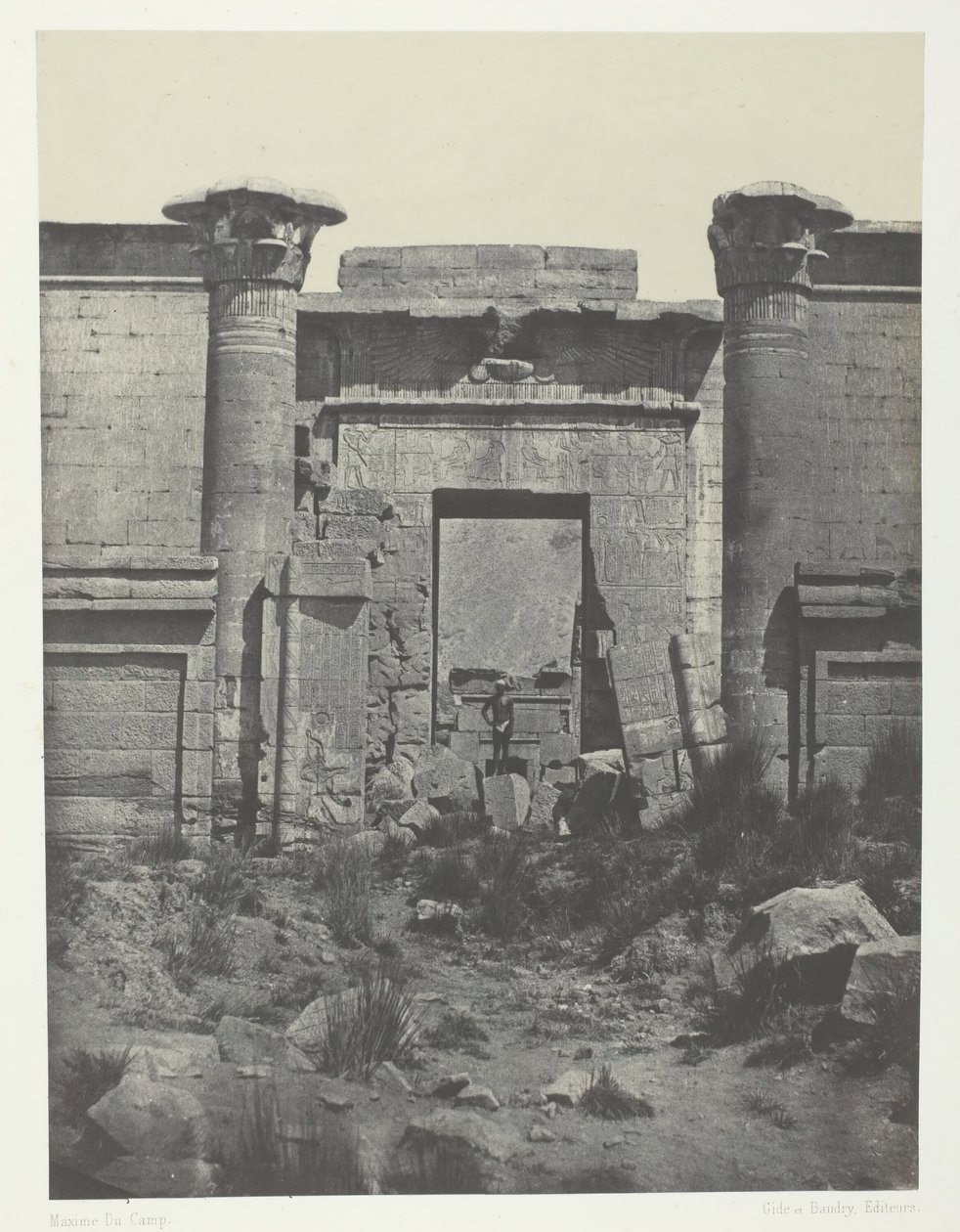 Medinet-Habu, Propylaea of the Thutmoseum, Thebes, 184951, impresso em 1852. de Maxime Du Camp