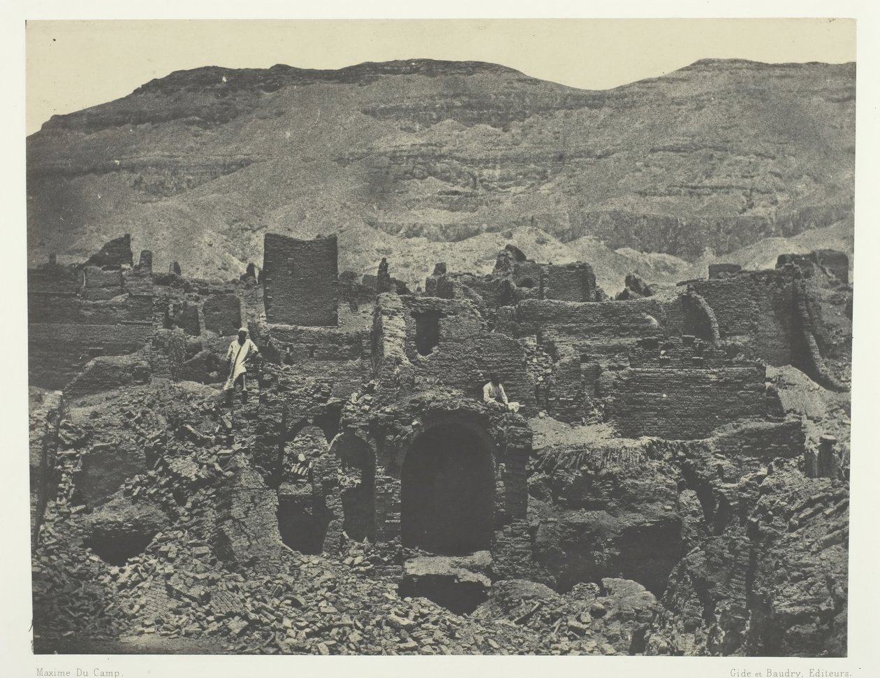 Medinet-Habou, Ruínas da Cidade do Papa, Tebas, 184951, impresso em 1852. de Maxime Du Camp