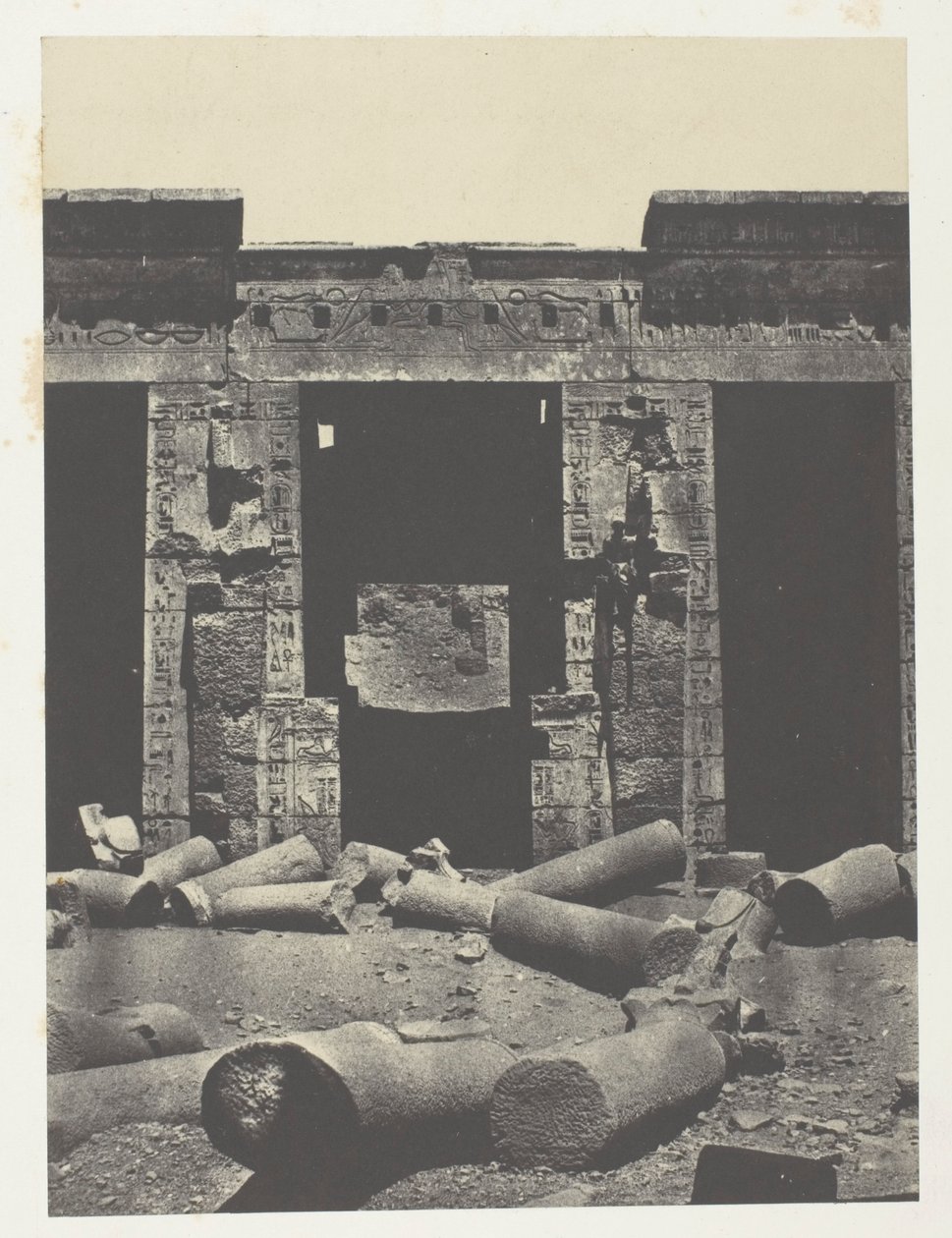 Medinet-Habou, Parte Oriental do Peristilo do Palácio de Ramsés-Méiamoun; Tebas de Maxime Du Camp