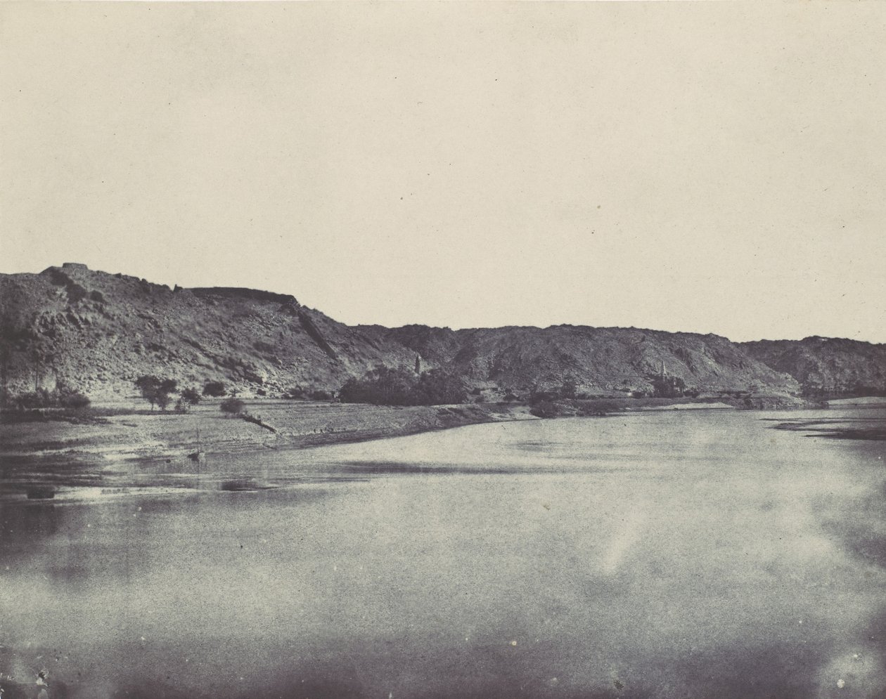 Núbia. Margem Leste da Aldeia do Nilo de Bab. Vista tirada a sul de Philoe, 1850. de Maxime Du Camp