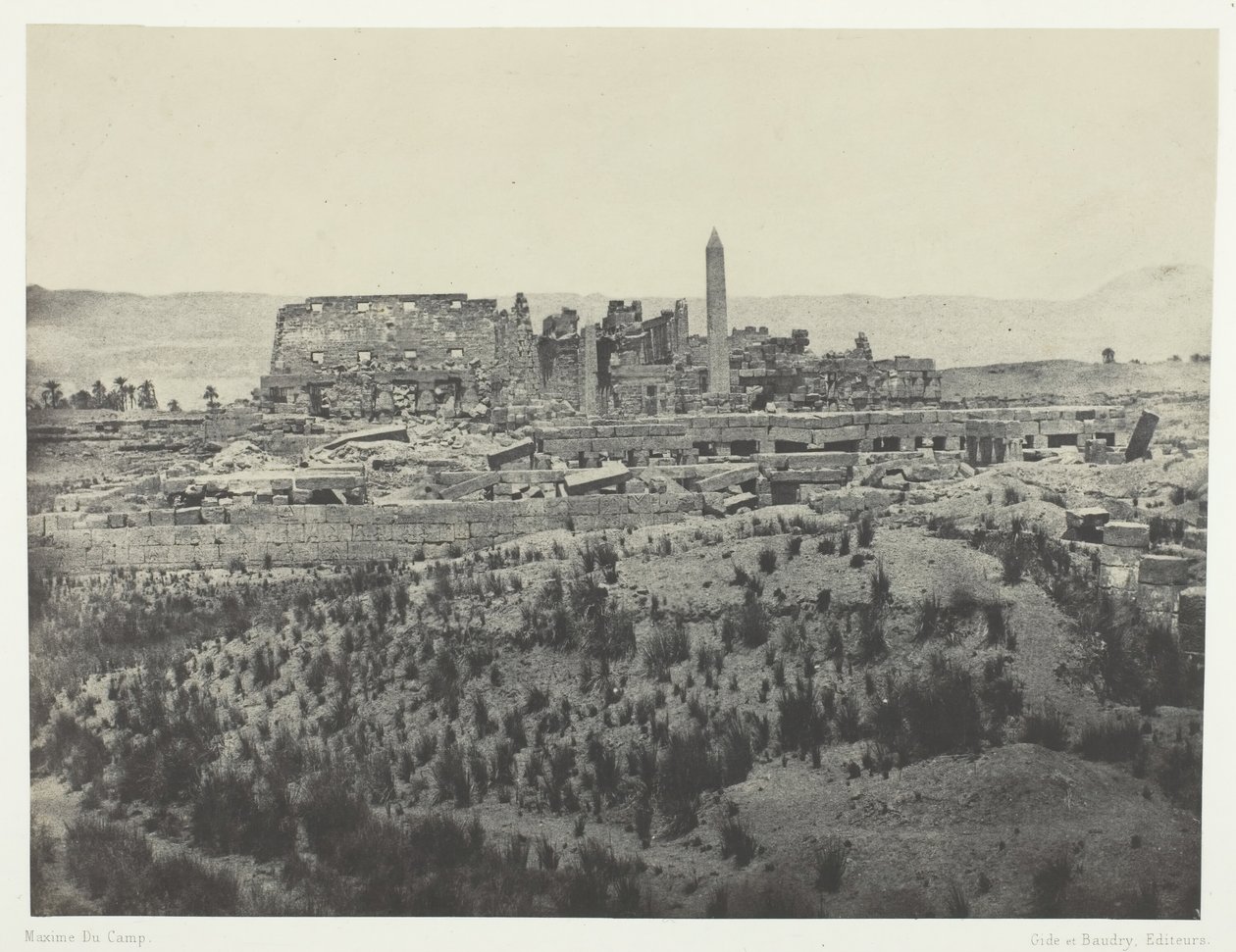 Palácio Karkak, Vista Geral das Ruínas, Olhando para o Oriente, Tebas, 184951, impresso em 1852. de Maxime Du Camp