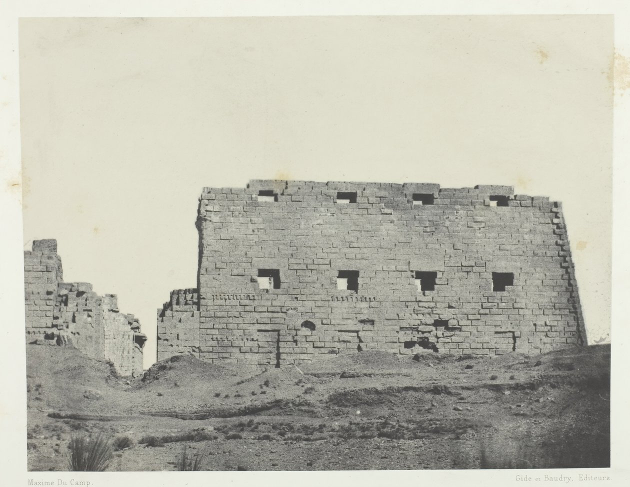 Karnak Palace, Great Pylons of the Southwest, Thebes, 184951, impresso em 1852. de Maxime Du Camp
