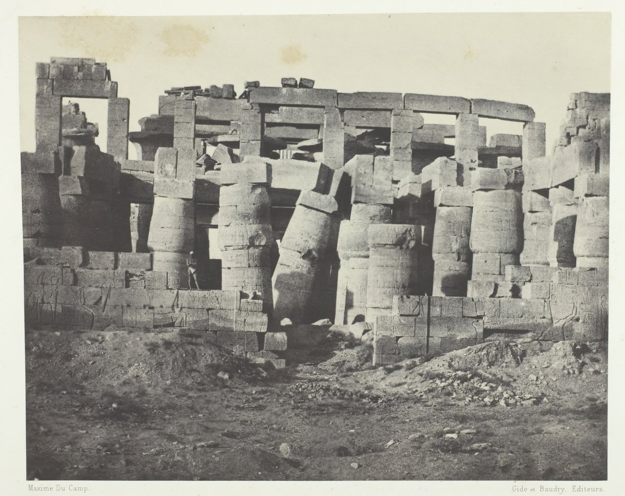 Karnak Palace, Hypostyle Hall from the North, Thebes, 184951, impresso em 1852. de Maxime Du Camp