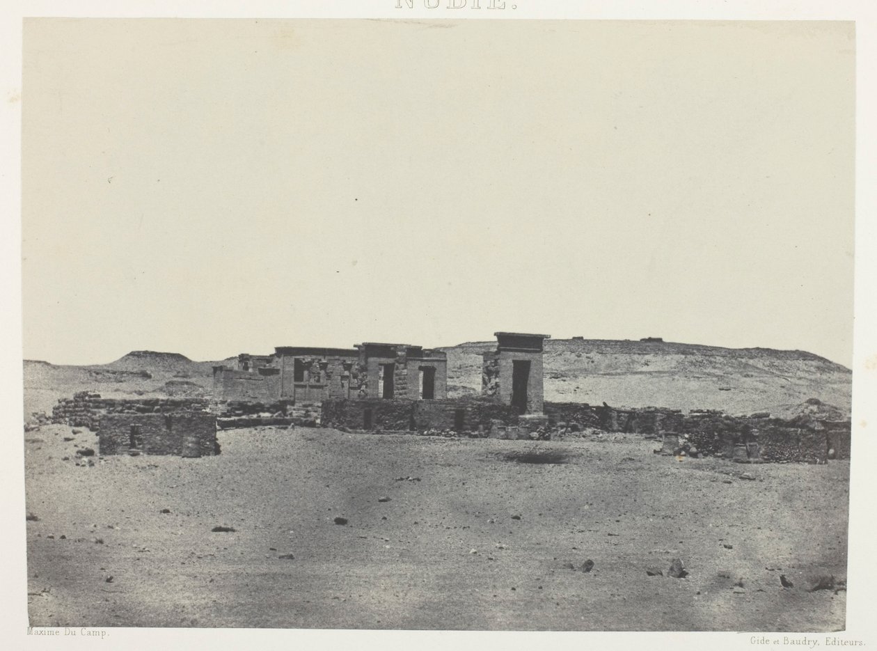 Templo e aldeia de Débôd, Parembole de l
