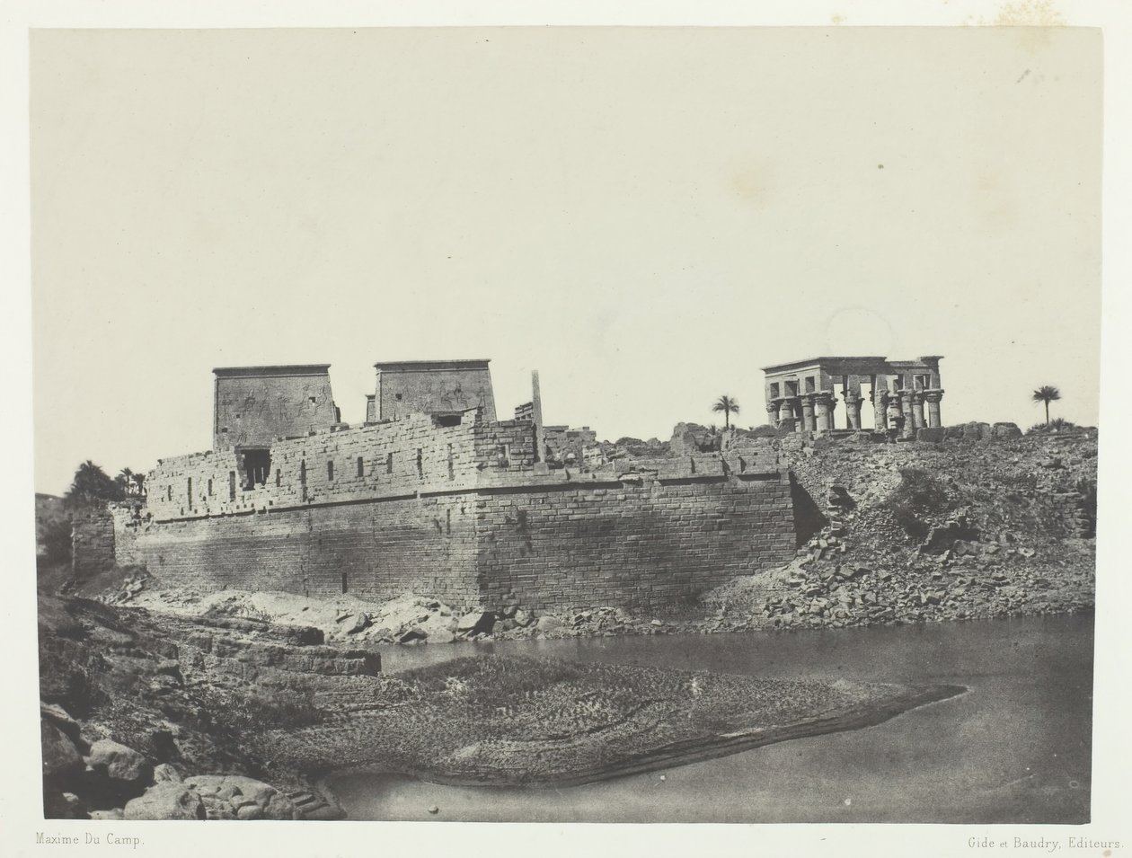 Vista tirada de South West Angle, Philoe, Nubia, 184951, impresso em 1852. de Maxime Du Camp