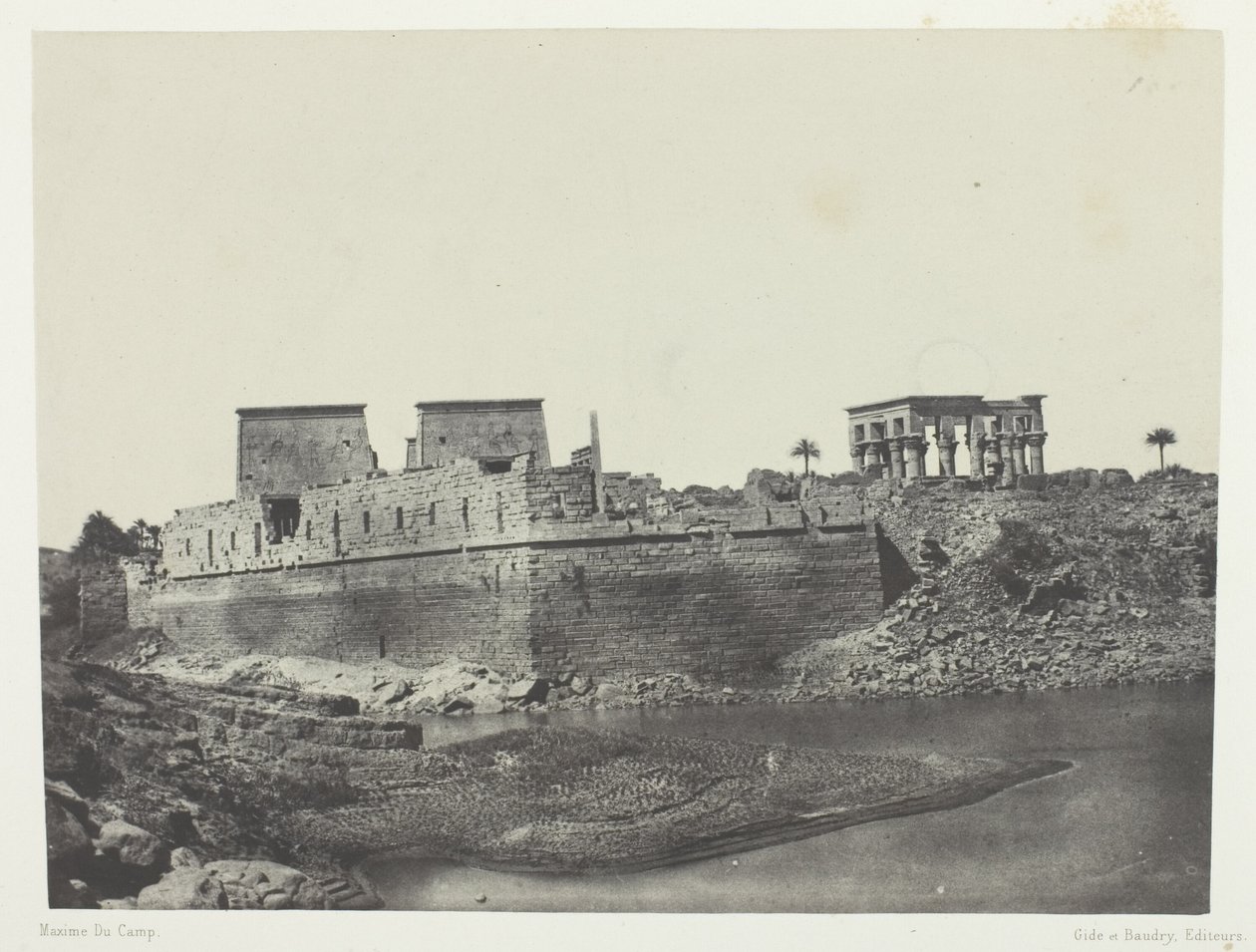 Vista vista do ângulo sudoeste, Filo; Núbia, chapa 69 do álbum "Egypte, Nubie, Palestine et Syrie" (1852) de Maxime Du Camp