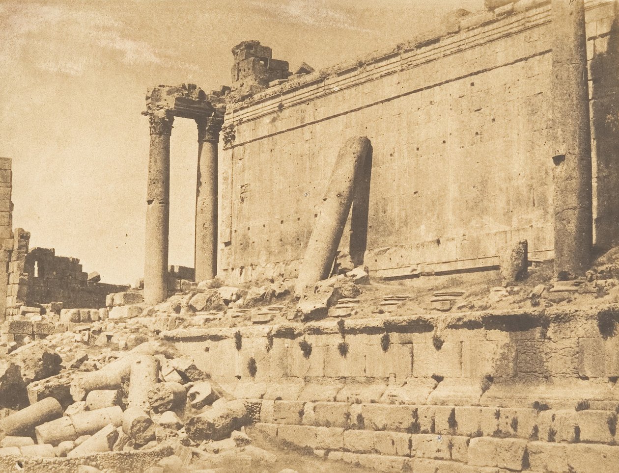 Vista do Templo de Júpiter, em Baâlbek Heliópolis, 15 de setembro de 1850. de Maxime Du Camp