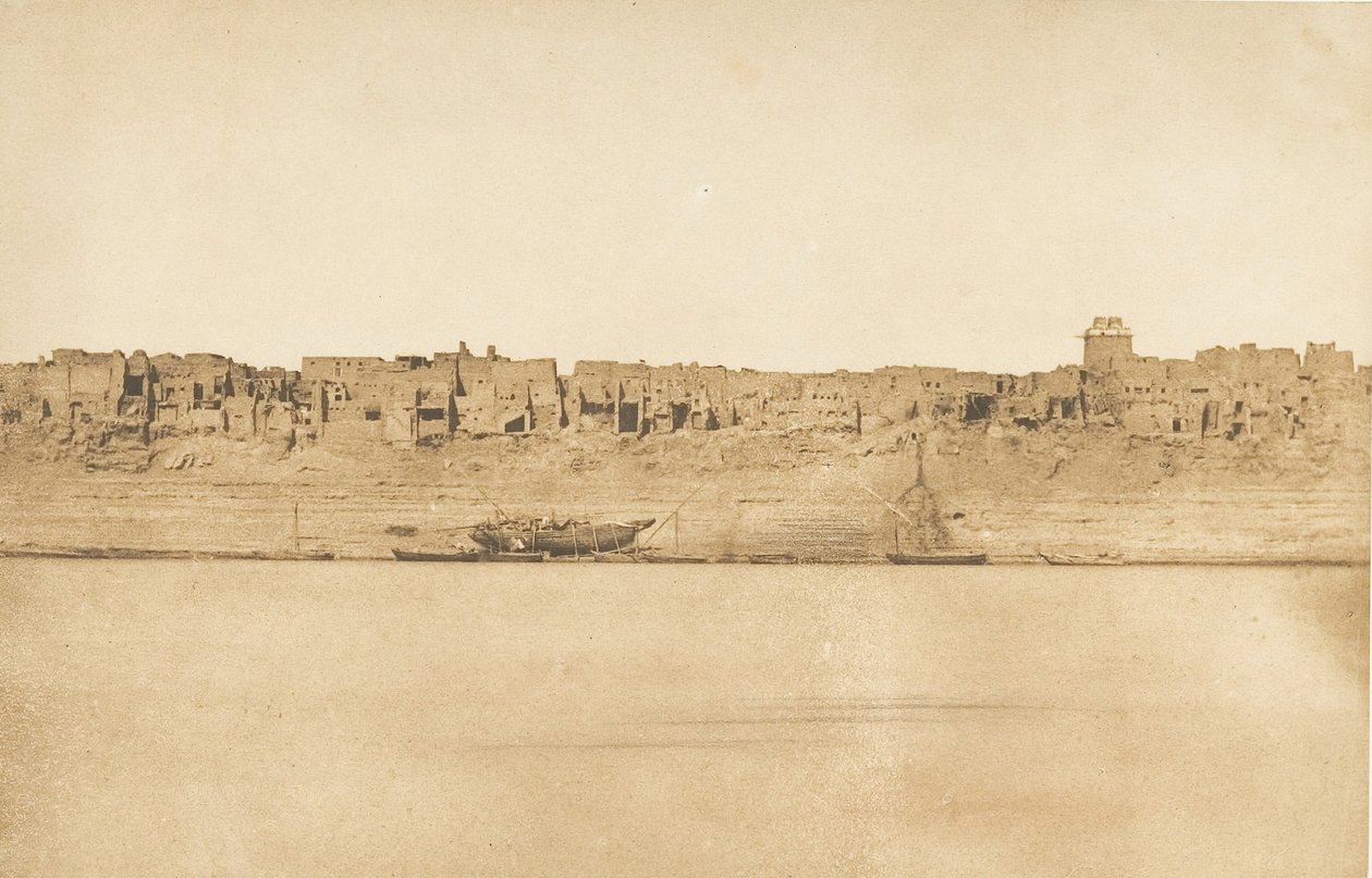 Vista geral do Esné No. 1 South end, 1849-50. de Maxime Du Camp