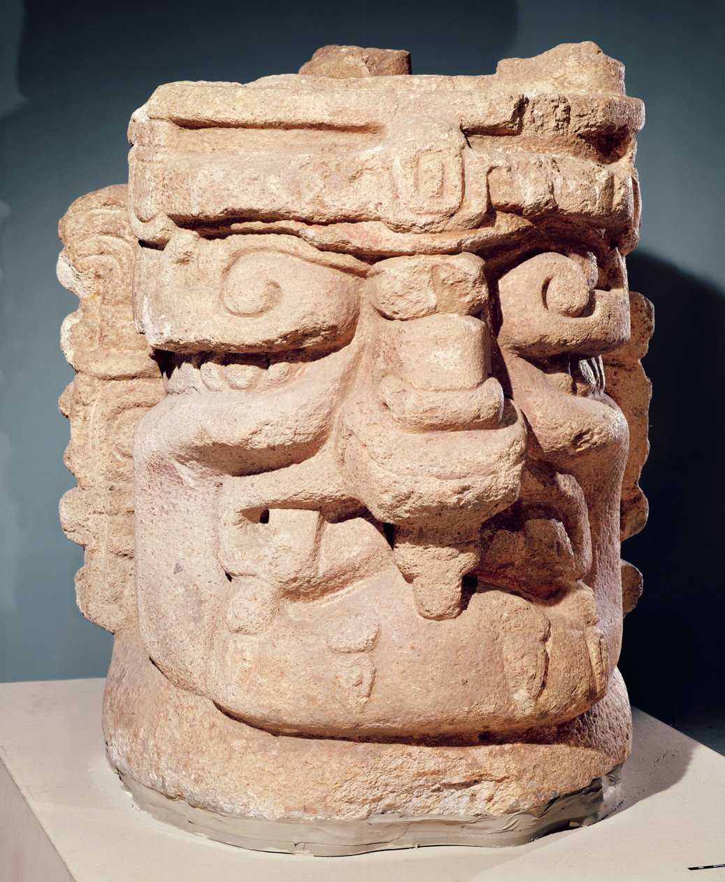 Cabeça antropomófica, provavelmente um incensário, c.1000-1500 (calcário) de Mayan