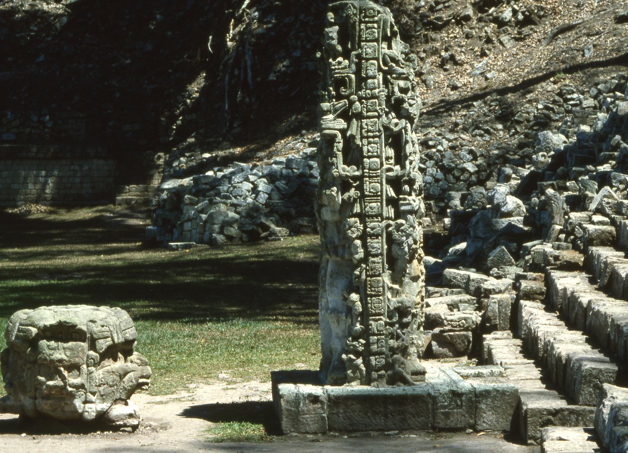 Copan, Estela N, lado oeste, período clássico tardio, 764 AD de Mayan