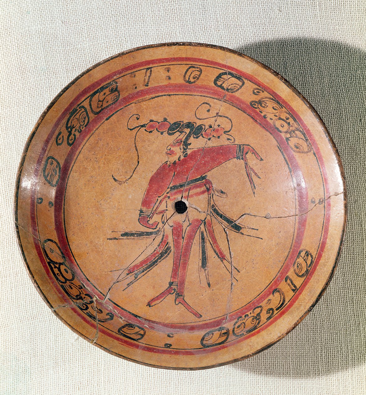 Grande prato tripodal representando um ator ou dançarino, 600-950 (terracota pintada) de Mayan