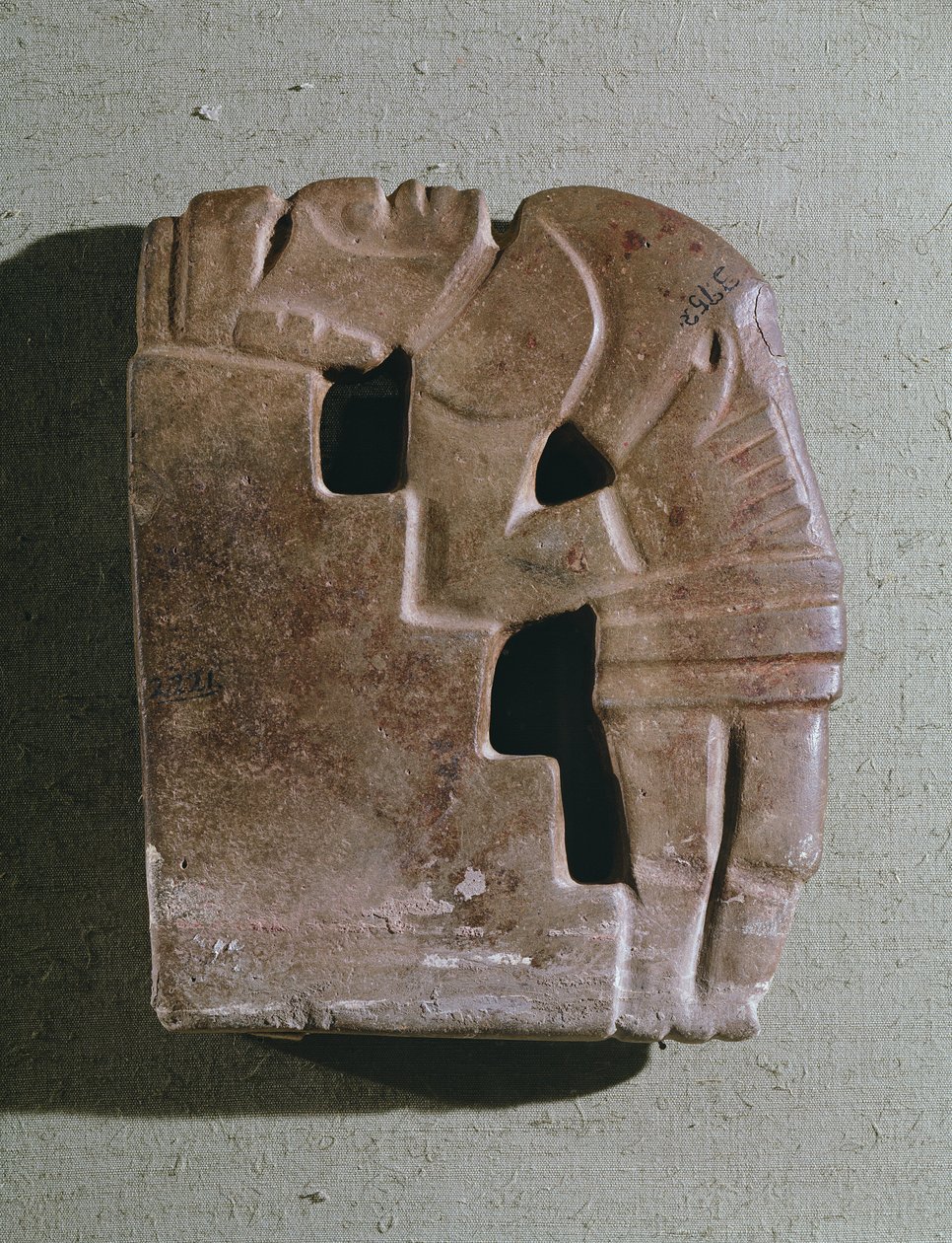 Homem em posição de sacrifício contra um degrau, período Clássico, 250-950 dC de Mayan