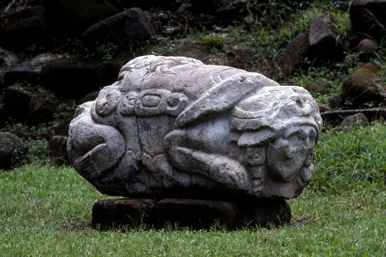 Pedra zoomórfica, período clássico tardio (600-900 dC) de Mayan