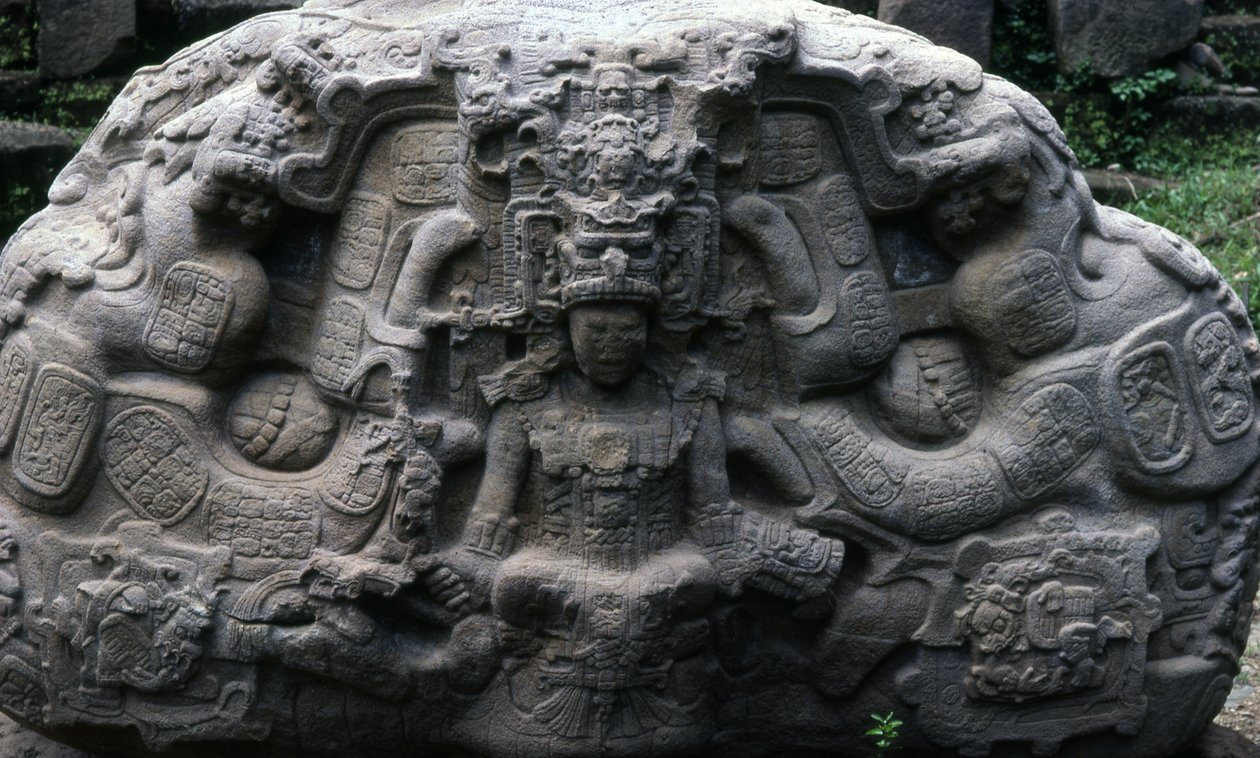 Pedra zoomórfica P, período Clássico Superior (600-900 dC) de Mayan