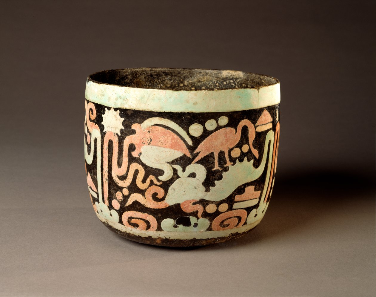 Tigela com Cena de Água, Guatemala, Middle Classic, 500-700 (louça de barro com estuque pintado) de Mayan