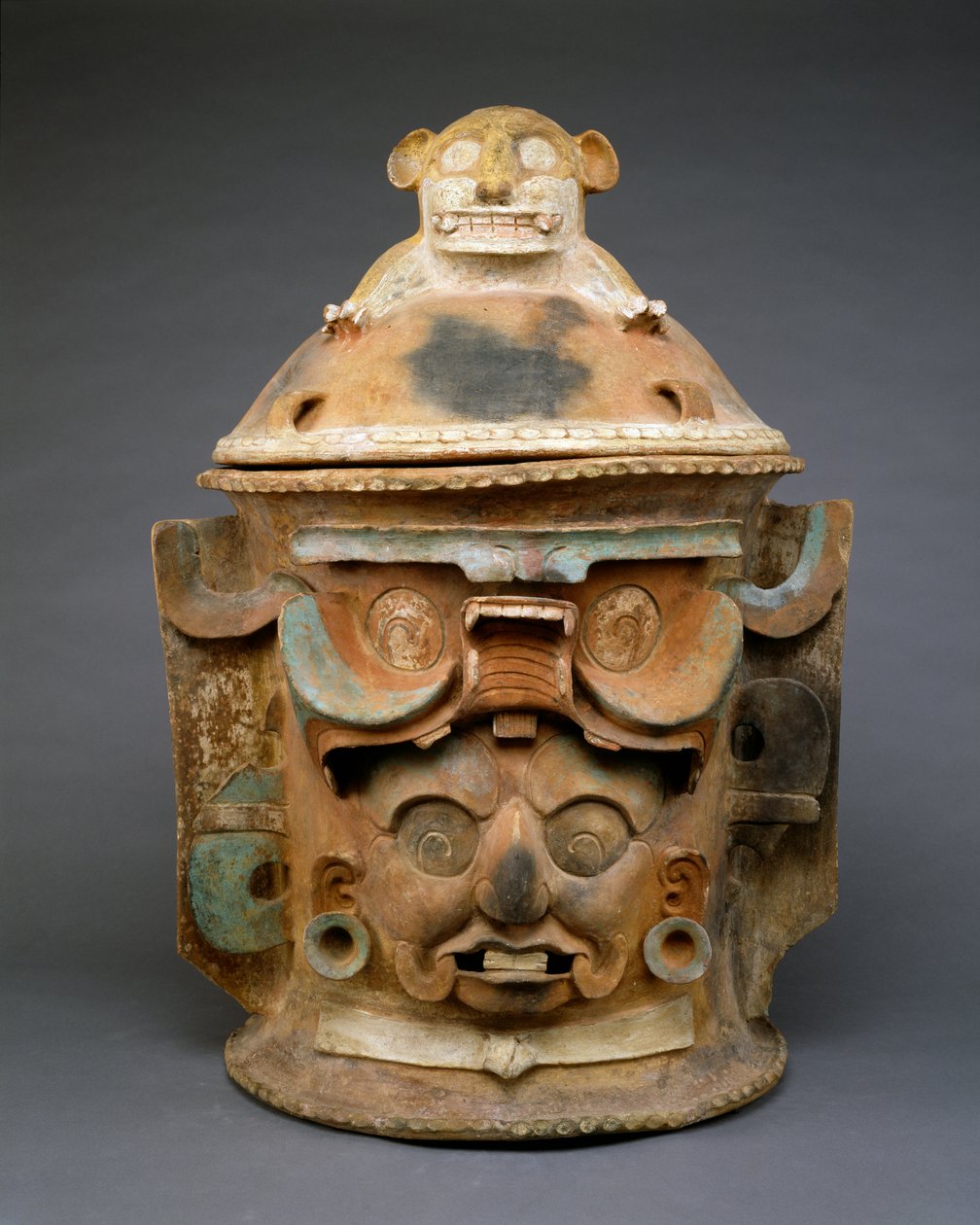 Urna Funerária com Tampa de Felino, Guatemala, 550-950 (louça de barro com pintura policromada) de Mayan