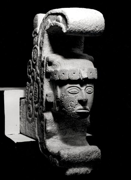 A Rainha de Uxmal, escultura do templo, 987-1185 (arenito) de Mayan