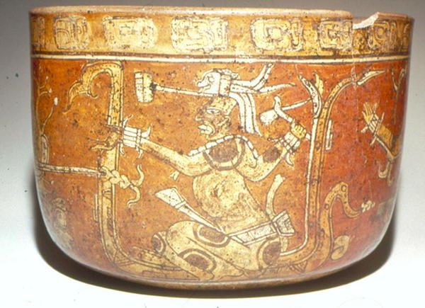 Navio com deuses e glifos descrevendo ação (barro) de Mayan