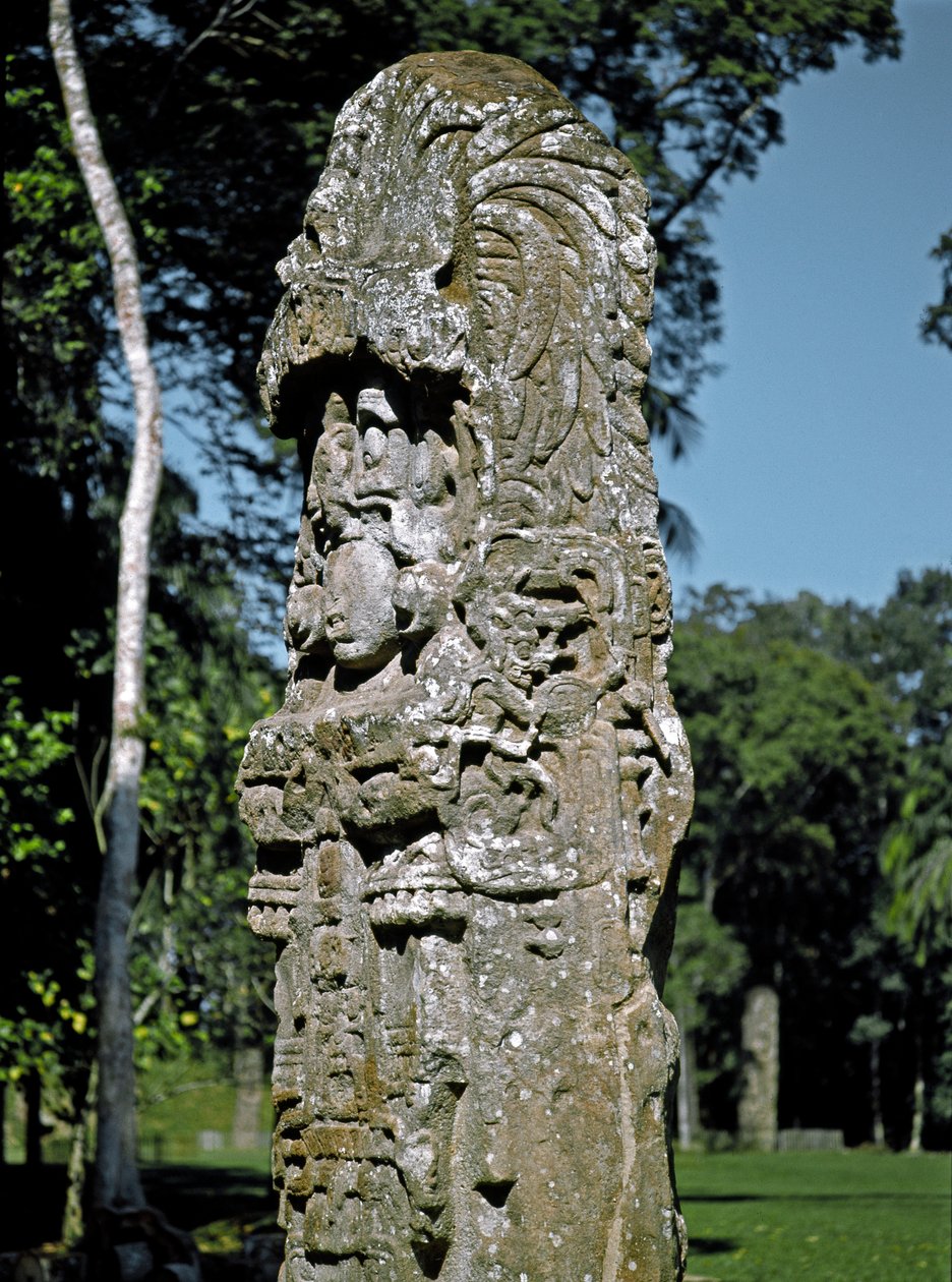 Detalhe de uma estela da Grande Praça de Mayan