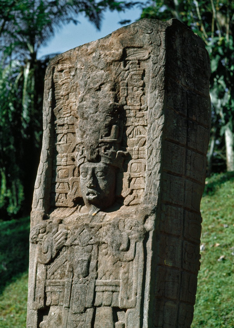 Detalhe de uma estela da Grande Praça de Mayan
