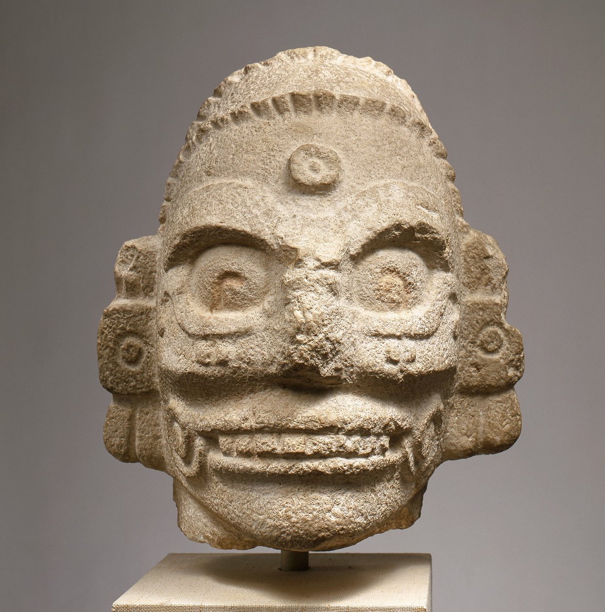 Cabeça de um Deus Chuva, c.1000 (calcário fossilífero) de Mayan