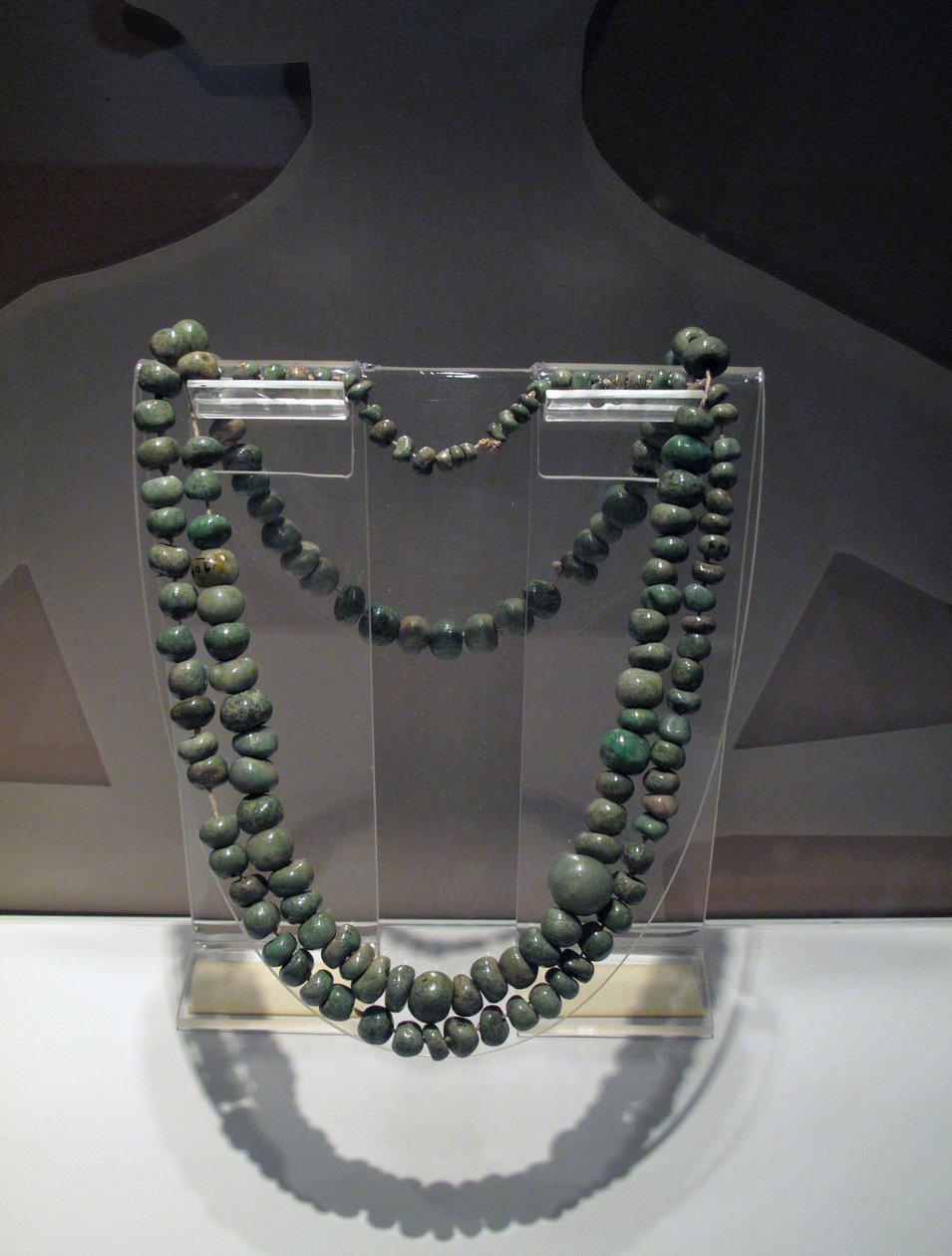 Coleira de jade, período clássico tardio, 600-900 d.C. (jade) de Mayan