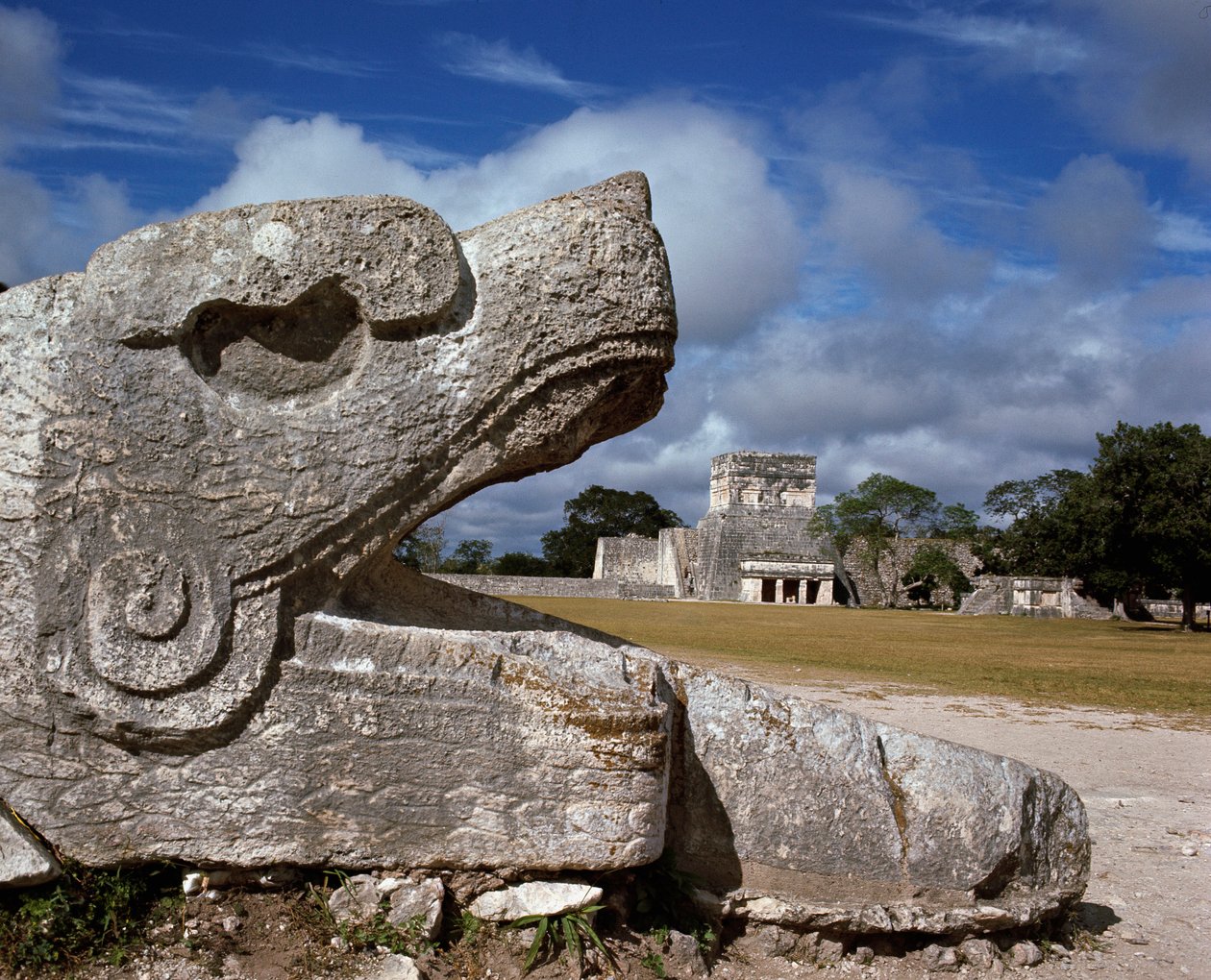 Escultura e templo das onças-pintadas, 750-1200 de Mayan
