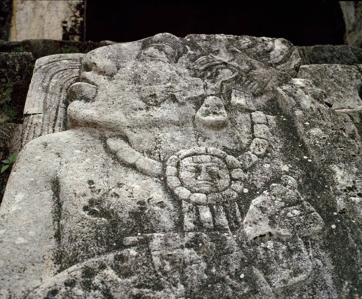 Estela na casa A, pátio 2 do palácio de Mayan