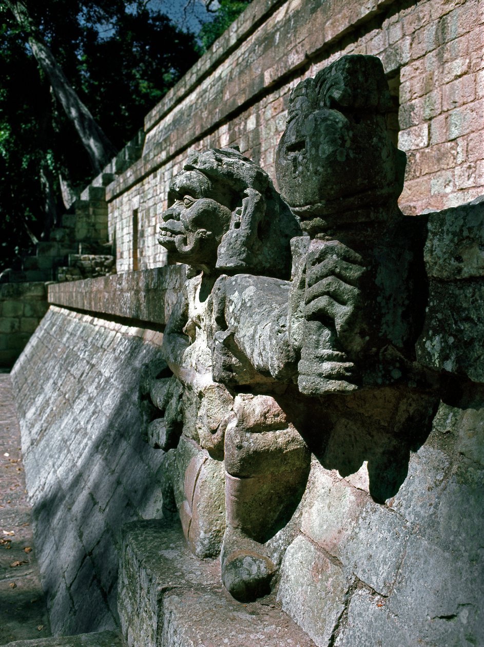 Esculturas em pedra - templo 11 de Mayan