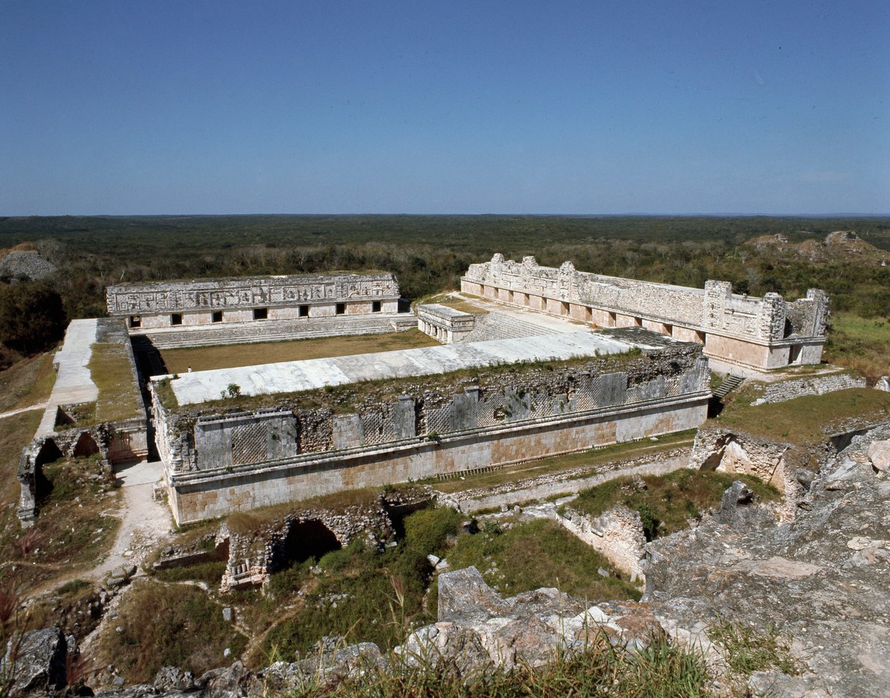 Vista do Quadrilátero do Convento de Freiras, século IX-10 de Mayan