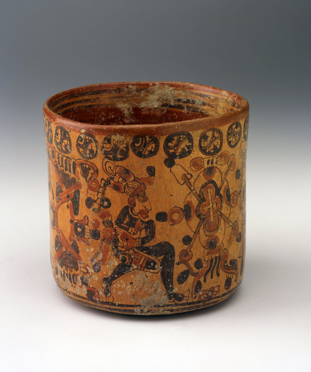 Vaso Cilíndrico, c.650-850 (cerâmica com tinta deslizante vermelha e preta sobre cor laranja) de Mayan Mayan