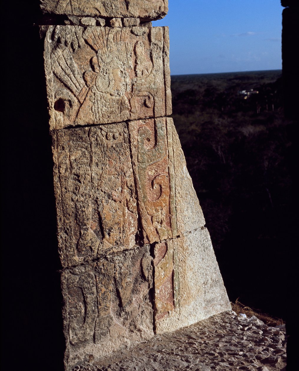 Detalhe de um friso de um guerreiro, El Castillo de Mayan Mayan