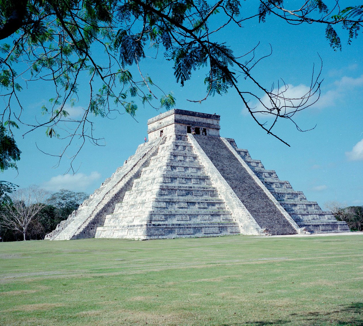 Civilização pré-colombiana: vista do site de Chichen Itza na região de Yucatan. Civilização Maia, período clássico e renascimento Maia, 750-1200 d.C. México de Mayan Mayan